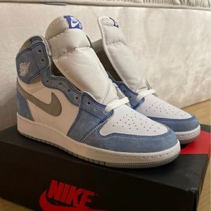 Air Jordan 1 Retro High OG GS Hyper Royal Size 7Y